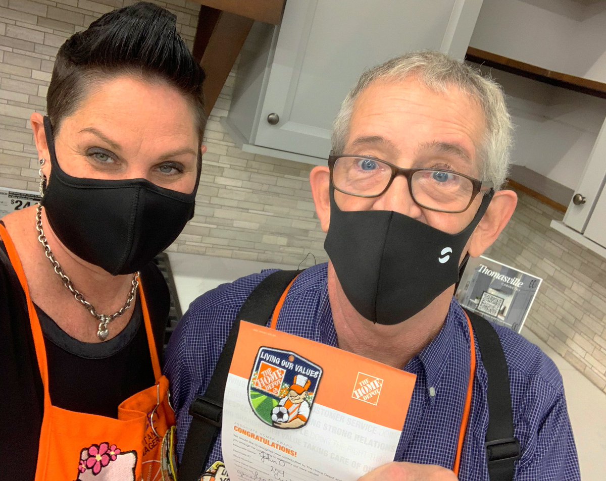 StayCeeBeeTHD's tweet photo. When the whole store drives leads !! J-town’s D27 DH John leading by example Leads IN = Sales WIN 🍊 Thank YOU John !! #homerawards #hd0274 #GETInvolvedSF @gayle_lkgayle @ReneeDauphinee #WeInstall https://t.co/cowIwvrpqY