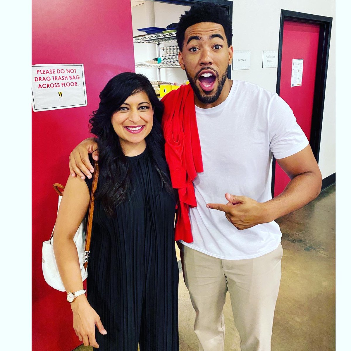sonalbshah's tweet photo. GO BEARS! Haha juuust kidding! I mean, GO STATE FARM!! ;)
BY THE WAY, Aaron Rodgers was the most awesomest kindest human to do a commercial with! @AaronRodgers12 @FrommJake @StateFarm @GreenbaypackNFL @ChicagoBears #AaronRodgers #statefarm #statefarmcommercial https://t.co/mLpygHbh37