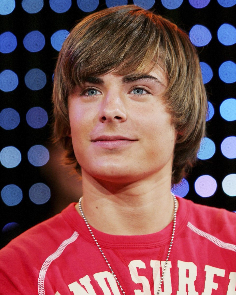MTV's tweet photo. Just gonna use @ZacEfron's birthday as a shameless excuse to go back 15 years to #TRL. ♥️ https://t.co/0DbVqzAmQQ