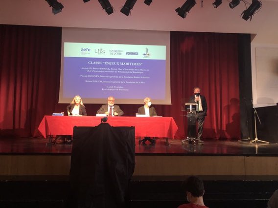 Enjeux maritimes 🌊 🇫🇷 🇪🇺 <a href="/BarceloneLycee/">Lycée Français de Barcelone</a> <a href="/robert_schuman/">Fondation Schuman</a> <a href="/FondationMer/">Fondation de la Mer</a> excellente discussion avec amiral Rogel <a href="/RolandCoutas/">Roland Coutas</a>  <a href="/PJoannin/">Pascale Joannin</a> &amp; les élèves de la classe maritime