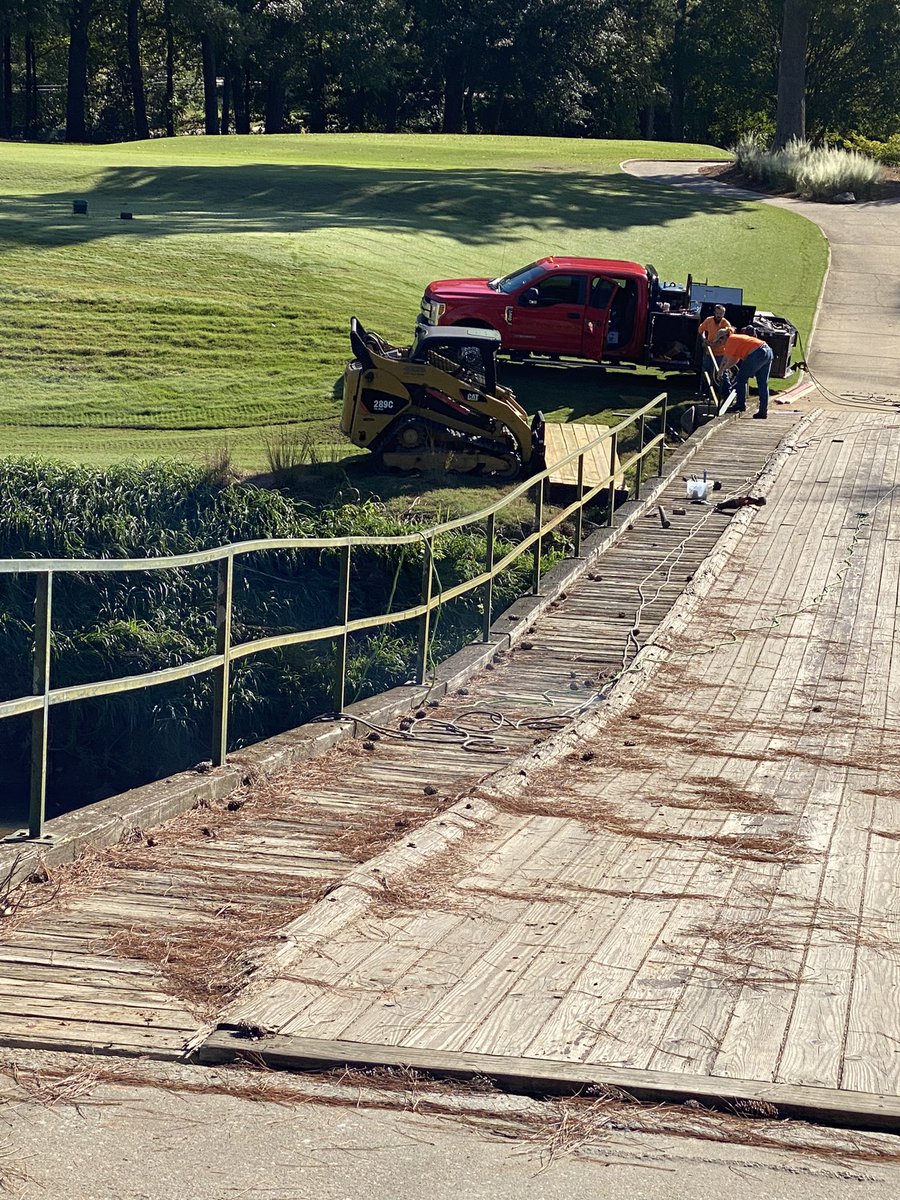 ClubGCC's tweet photo. Bridge deconstruction is underway👷🏼‍♀️ @chanticleerturf https://t.co/bEWgcGUUdo