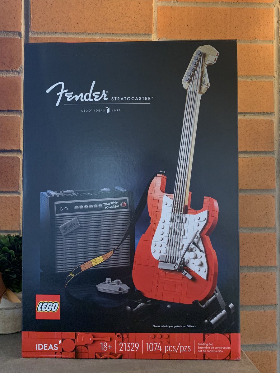 DammitDan87's tweet photo. Worth the wait! @LEGOIdeas  @Fender Stratocaster! #fender #lego #legoideas #guitar #building #toy #music https://t.co/h7LbB5vsoP