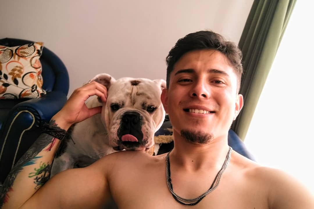 C4gomezc's tweet photo. Siempre es necesario un descanso...
#doggy
#dogstyle
#zizu 
#felizlunes
#festive
#eltio
#labendicio https://t.co/5A749XxLS1