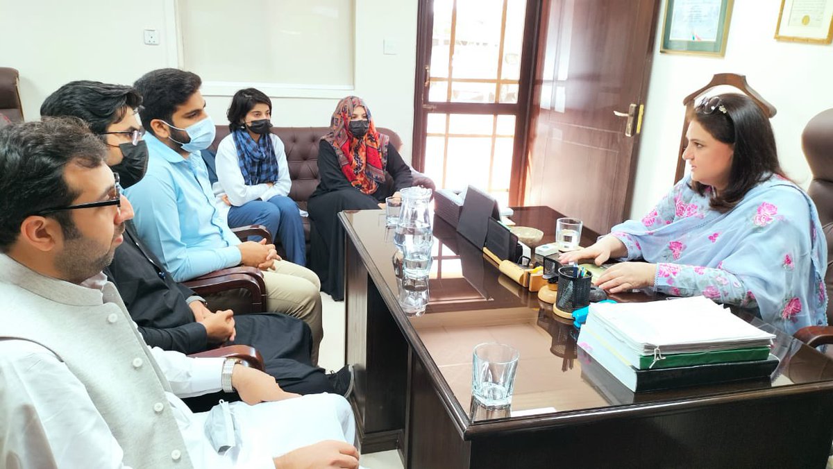 RubinakhalidPPP's tweet photo. اینٹی این- ایل- ای فورس اور YDA Pakistan کے ممبرز کی سینیٹر روبینہ خالد ممبر سٹینڈنگ کمیٹی ہیلتھ برائے سینیٹ سے ملاقات ۔پی ایم سی کے این- ایل- لی کے الیلگل امتحان کی مذمت ٹیپس کمپنی کی بے ظابتگیوں اور پی ایم ڈی سی ایگزمپشن کو قومی اسمبلی اور سینیٹ میں اجاگر کرنے کا عزم۔ https://t.co/og2kQ8bxXS