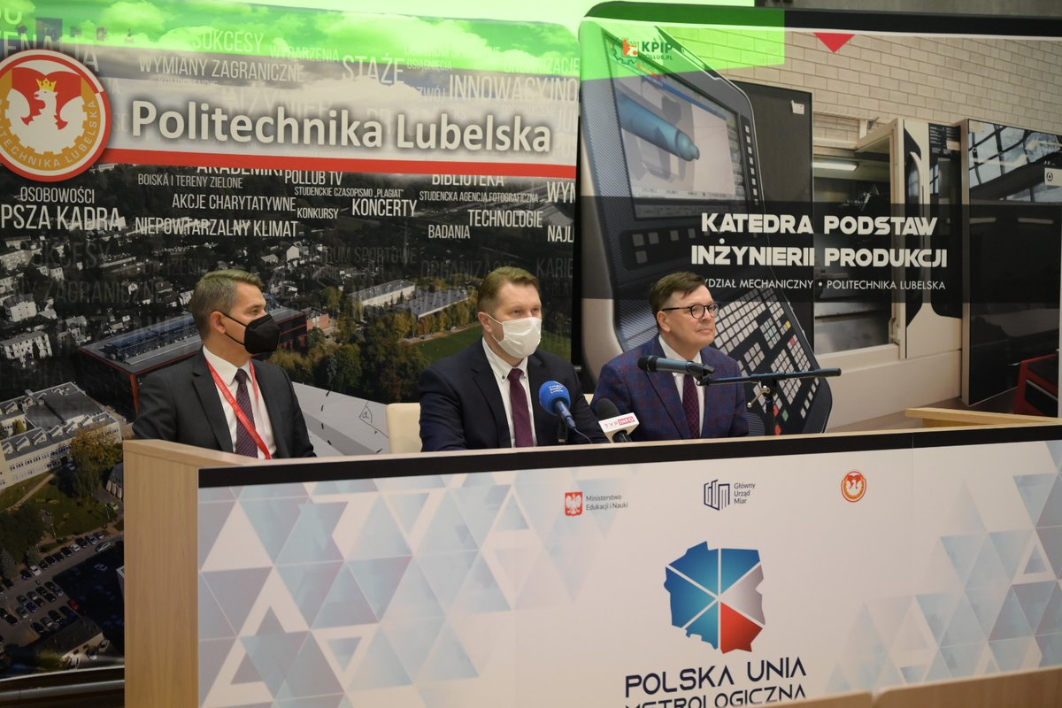 MEN_GOVPL's tweet photo. Dzięki współpracy @MEIN_GOV_PL i @gumgovpl został utworzony program ministra pod nazwą "Polska Unia Metrologiczna". Dziś w @pollub_lublin minister @CzarnekP ogłosił, że nabór wniosków rozpocznie się 2 listopada. Budżet programu to 2⃣0⃣ mln złotych. https://t.co/j0BfI388Ap