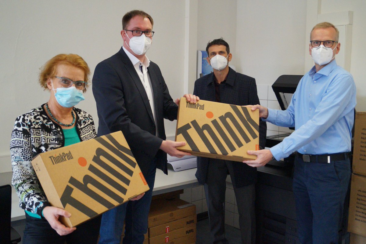 1200 digitale Tafeln für den Schulunterricht und weitere 3000 Tablets für die Schüler:innen. Die Digitalisierung der Schulen schreitet voran und die TraveKom ist als digitale Dienstleisterin im Auftrag der Hansestadt Lübeck dabei. #Digitalisierung  #digitaleschule #Luebeck