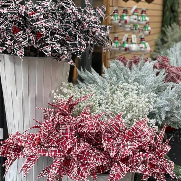 EnglishGardens's tweet photo. Christmas set up at English Gardens starts as soon as fall hits. Our stores are working hard to transform into Christmas Wonderlands for our open house on November 7.
#MakeLifeBeautiful #Christmas #ChristmasSetUp #Holidays #ChristmasOpenHouse https://t.co/WTnBy4Romg
