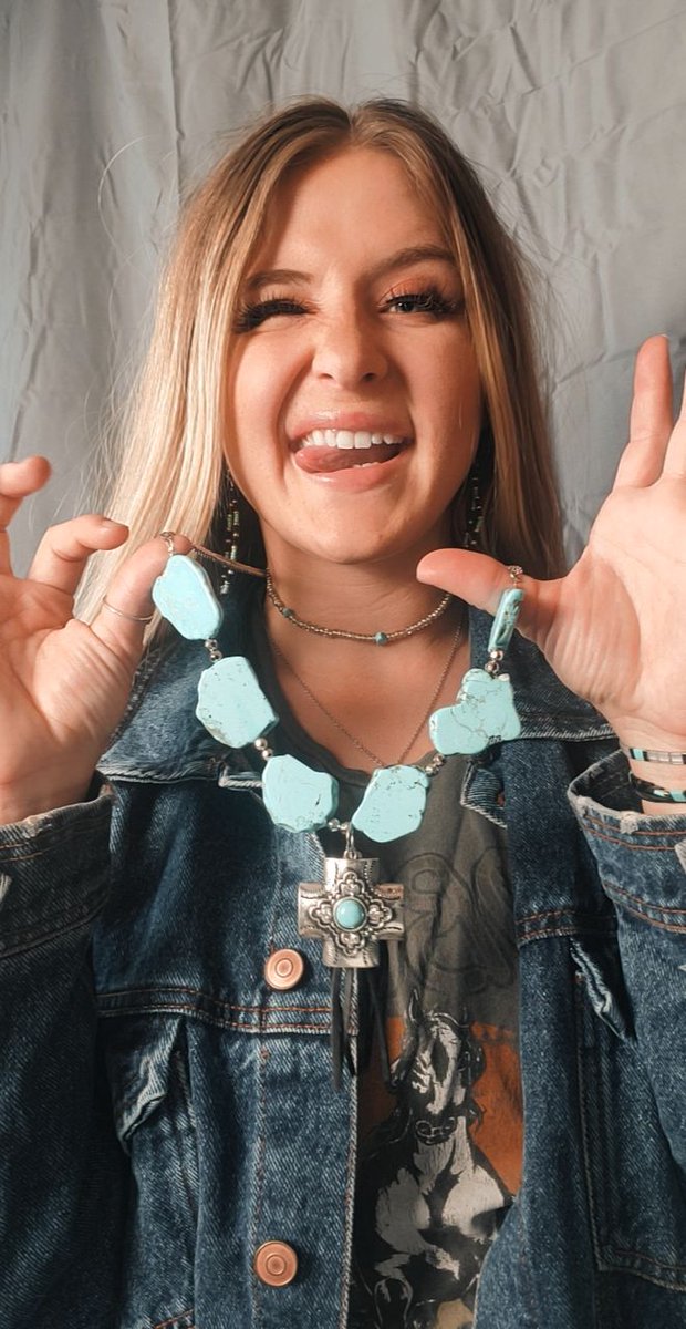 kelbeans17's tweet photo. @BoutiqueFlying new necklace is 🔥 https://t.co/eRR1Z2qcea