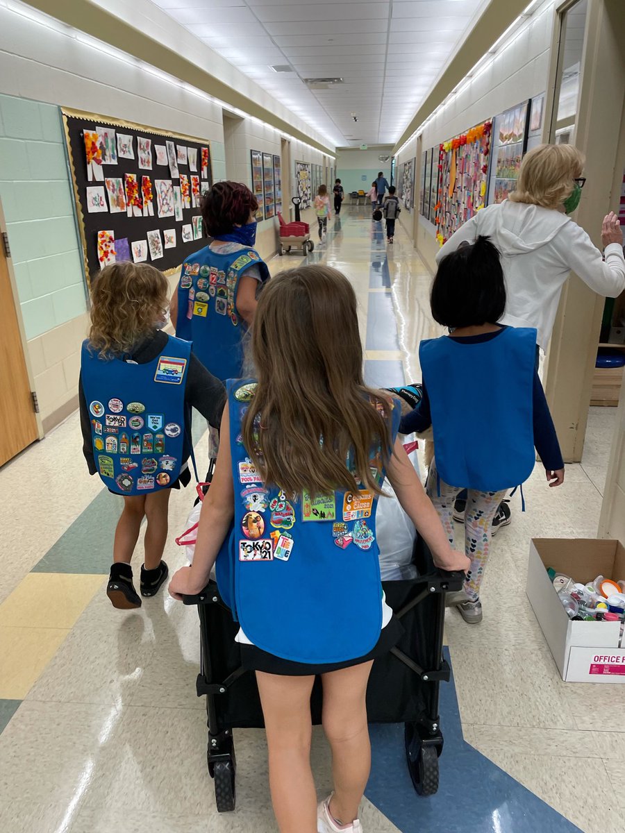 MCSSTEAM's tweet image. Thank you to this incredible Daisy Troop that organized a collection and drop off for our Lids to Benches project at MECC! @MrsBly_MECC @MeccPto #mecctacular #stem #steam @greentreeplastics