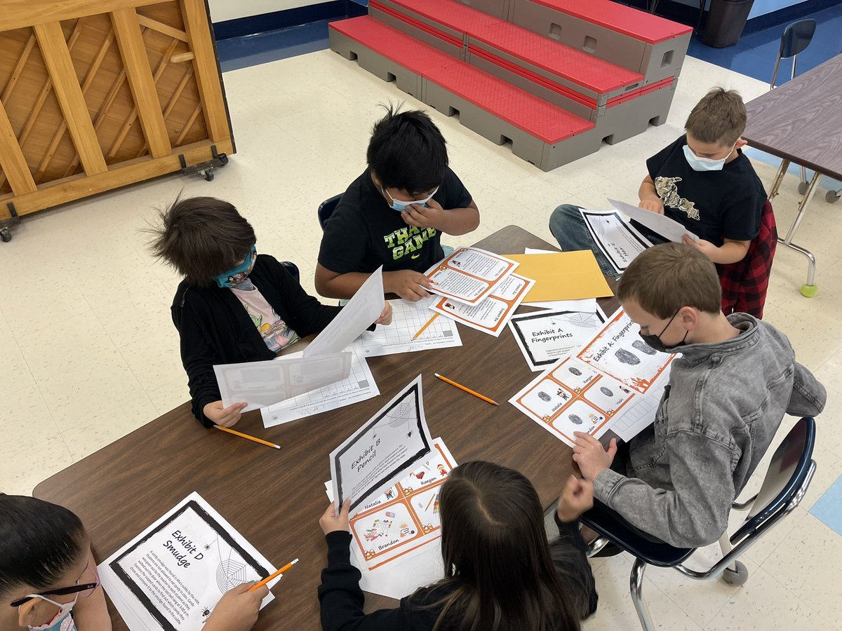 ccoren's tweet photo. Mrs. Mann’s #SuperSleuth are on the case of the missing costume!! Who did it?! These @clearcreekcubs are determined to find out who!! 🕵️‍♀️ 🕵️‍♂️ https://t.co/Wjr7hgPGGu