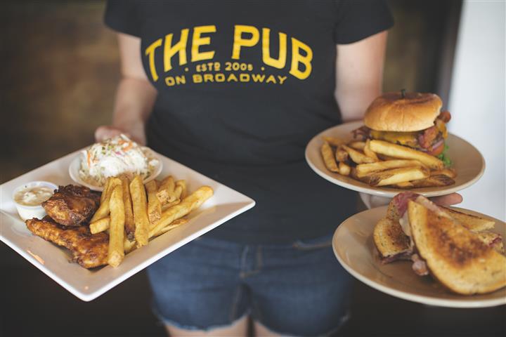 Broadway_Pub's tweet photo. We want it f(ALL)! 😍🍴🍂
.
.
.
#GranvilleOH #OHEats #ExploreOH #TravelOH #ThePubOnBroadway #Beer #BroadwayPub #Granville #Ohio #CraftKitchen #614 #740 https://t.co/3T0THcFI81