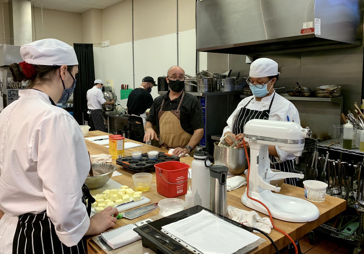 London_Training's tweet photo. This morning our #CulinaryPreApprenticeship students begin a week of baking #Genoise #Spongecake #Buttercream https://t.co/r8ZO0F59fv @eat_oa @eatdrinkmag @theGroveWFD https://t.co/GfY0yYLVu1