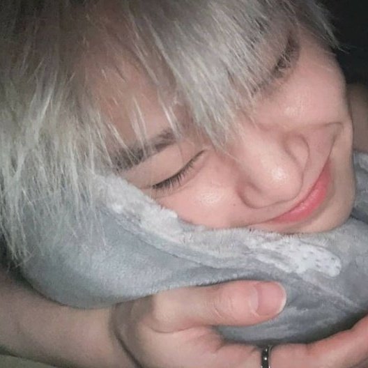 nekosungie's tweet image. barefaced jeongin ; a thread