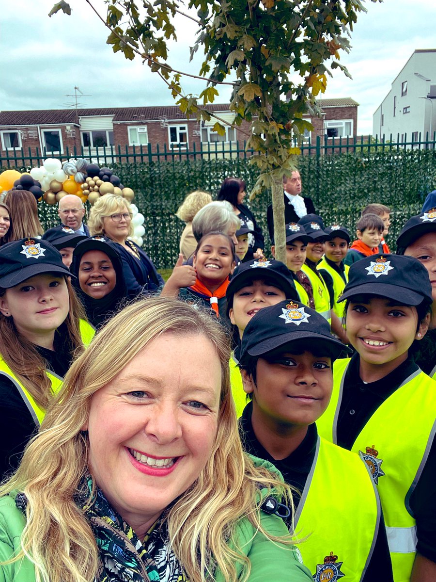 JBryantWales's tweet photo. 🌳 Absolutely loved joining @Pill_Primary planting a tree as part of the Queens Garden Canopy project. So much happiness and excitement from all the young people. Big thanks for the warm welcome and a special shout out to @GPNewport Heddlu Bach https://t.co/kcKgRrLepI