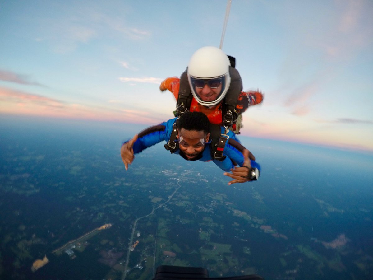 DjLORDofficial's tweet photo. 🎶”Free 🪂 Fallin’”🎶
-Tom Petty
#Altitude #ATL #DjLORD #Extreme #FreeFall #Skydive #SkydiveSpaceland https://t.co/wAZuTEtIy6