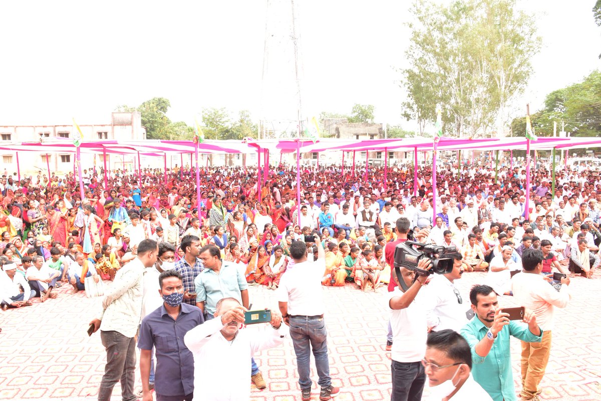 आज विभिन्न दलों के कार्यकर्ताओं व नेताओं को मुख्यथिति कांग्रेस के केन्द्रीय महासचिव तारिक अनवर जी,राज्यसभा सांसद धीरज प्र० साहू जी,खाद्य आपूर्ति मंत्री रामेश्वर उरांव जी ने सभी को सदस्यता दिलाए। कांग्रेस परिवार में हार्दीक स्वागत किया। @TarikAnwarINC <a href="/dpsahuINC/">Dhiraj Prasad Sahu</a> <a href="/DrRameshwarOra1/">Dr. Rameshwar Oraon</a>