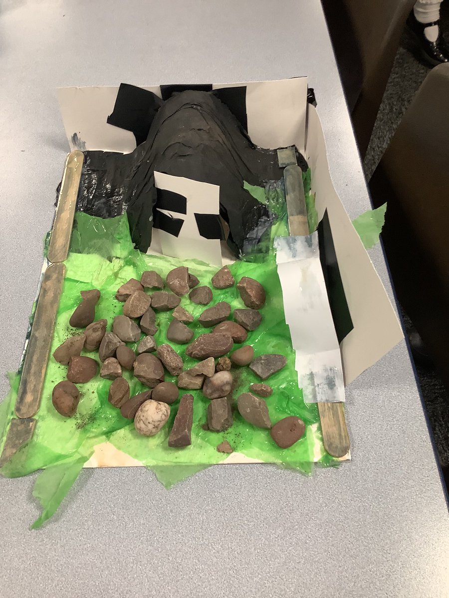 ChurchDrivePS's tweet image. Hawthorn Class has loved making Anderson shelters as part of their World War Two project. These fantastic designs all passed the ‘weight’ test. Well done everyone! @OakTreesMAT #DTprojects #WW2