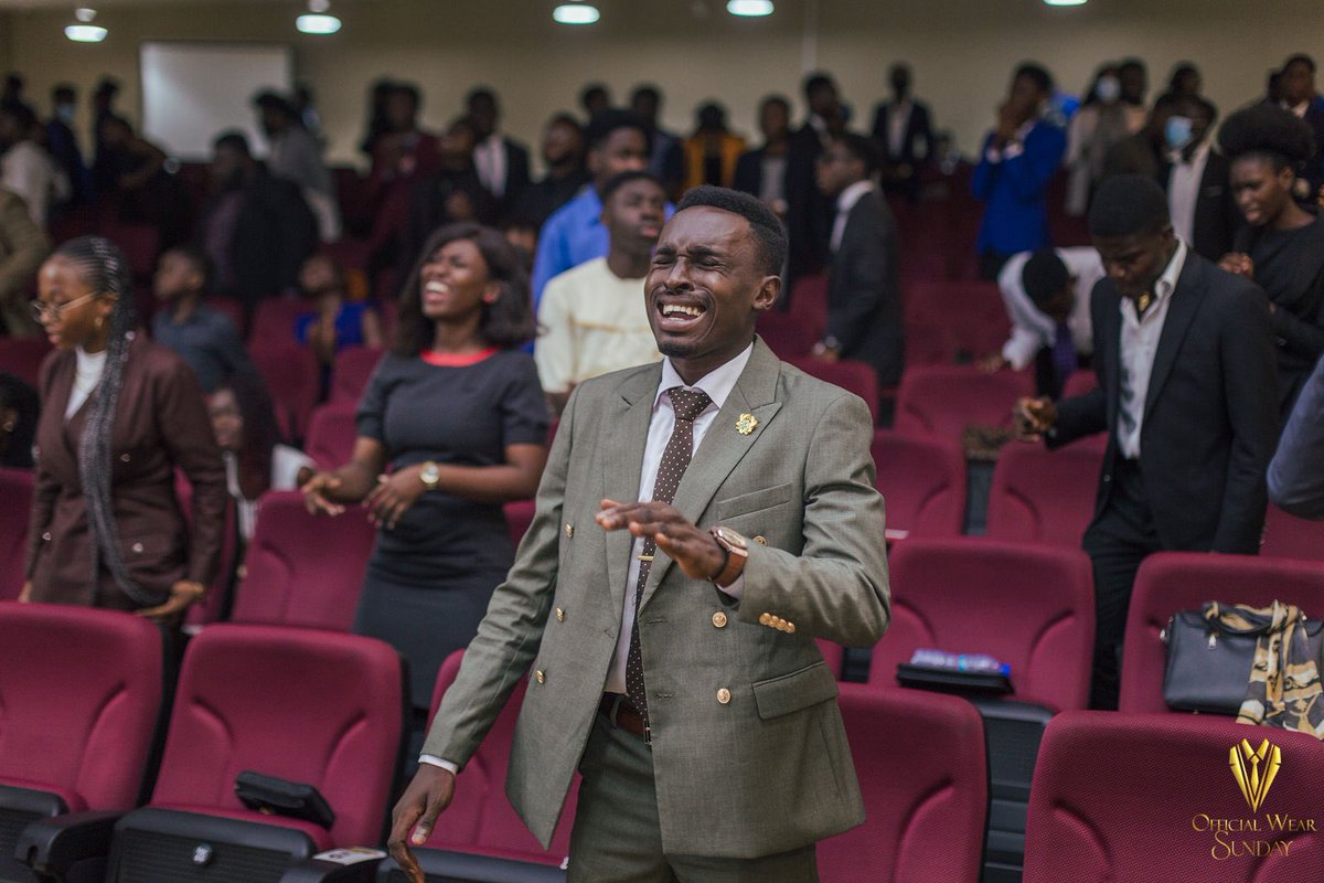 thekingsunion's tweet photo. You stir up the presence of God in your life when you worship him. #TheKingsService #OfficialWearSunday https://t.co/T3hTtF0JQy