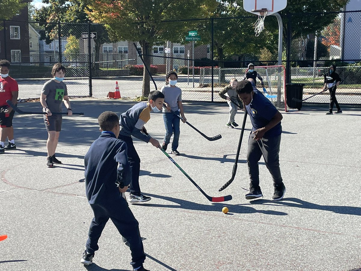 As the temperature is dropping perfect time to kickoff off the street hockey unit at Slater Middle School! <a href="/DBishop34/">Danielle Bishop</a>