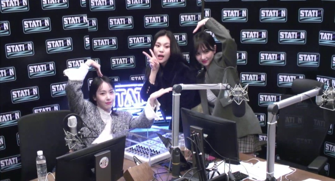 viviz_update's tweet photo. [🎶] - #VIVIZ KBS Cool FM STATION Z Playlist

VIVIZ'S KBS COOL FM STATION Z PLAYLIST

GFRIEND - Me Gustas Tu
GFRIEND - Glass Bead
S.E.S - I Love You*
S.E.S - Just A Feeling*
Ariana Grande - P.O.V
D.O - That's Okay
Virginia to Vegas - What Are We
GFRIEND - Rough

*covered by VIVIZ https://t.co/LZqi5dxTig