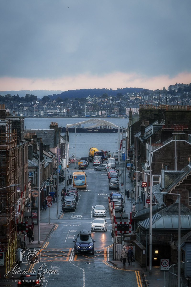 🐳😍 The Tay Whale heading past Broughty Ferry. The new sculpture is now in the #Dundee docks and it will be a few days before the whale gets installed at Waterfront Place!

📍 Broughty Ferry
📸 theadamlegrice via IG (instagram.com/theadamlegrice/)