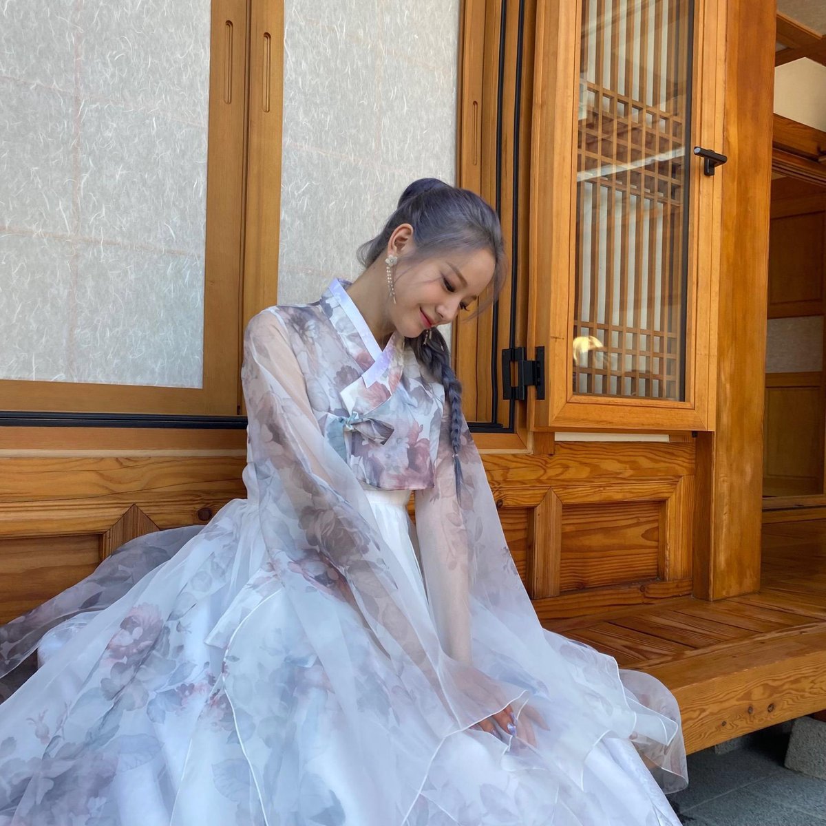 iThinkFromis's tweet photo. pretty princess gyul https://t.co/Wrt9Immlho