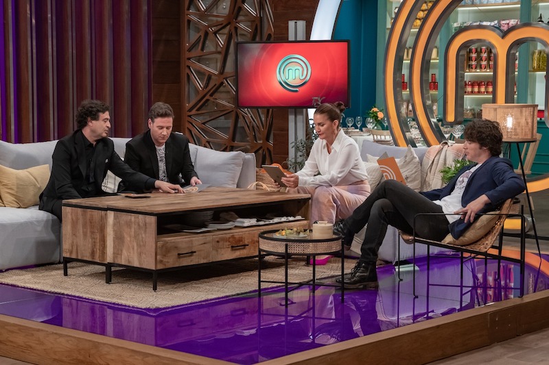 FandeMasterChef's tweet photo. Esta noche en #MCCelebrity los aspitantes se pondrán al frente del delivery de #MasterChefFamily, viajarán a la isla de Lazareto en #Menorca donde prepararán un menú a 100 menorquines y visita de @Carlos_Latre, @oriolcastro, #MarcoCollado y #OriolCastell https://t.co/vVTEz3Q88W