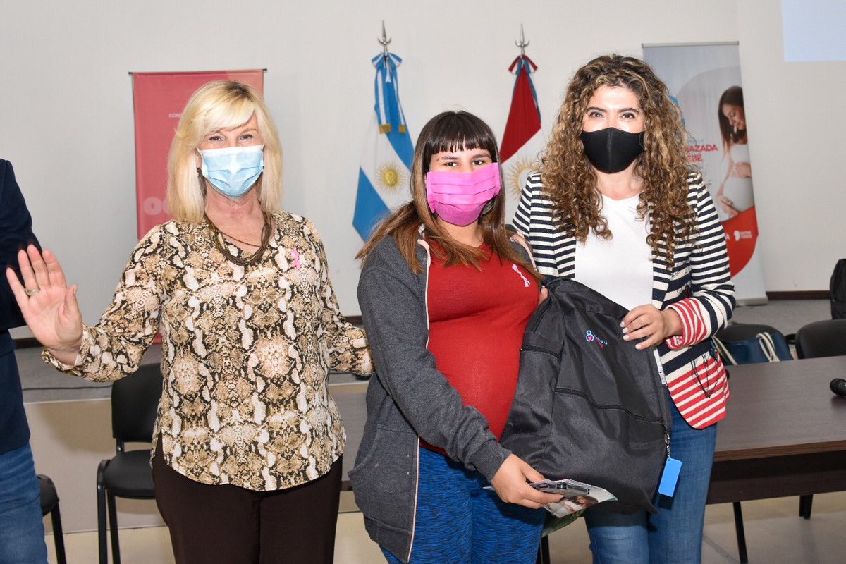 claumartinezar's tweet photo. ENTREGA DE AJUARES EN VILLA MARÍA 🤰🏻
En el marco del Programa “Protección a la embarazada su bebé por nacer”, entregamos 42 ajuares en el Centro Cívico de Villa María.
#CbaConEllas
@gobdecordoba
@NoraBedano
@accastelloedu
@LiliAbrahamOk
@AdeGuirardelli
@juanpinglese https://t.co/I2rh3LZIWP