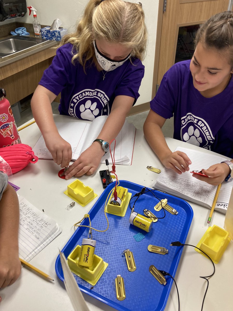 lisahstoll's tweet photo. “Best day ever!” Sts love building circuits! #sycamoreye5 #beginwithendinmind https://t.co/hTFLX1s2aP