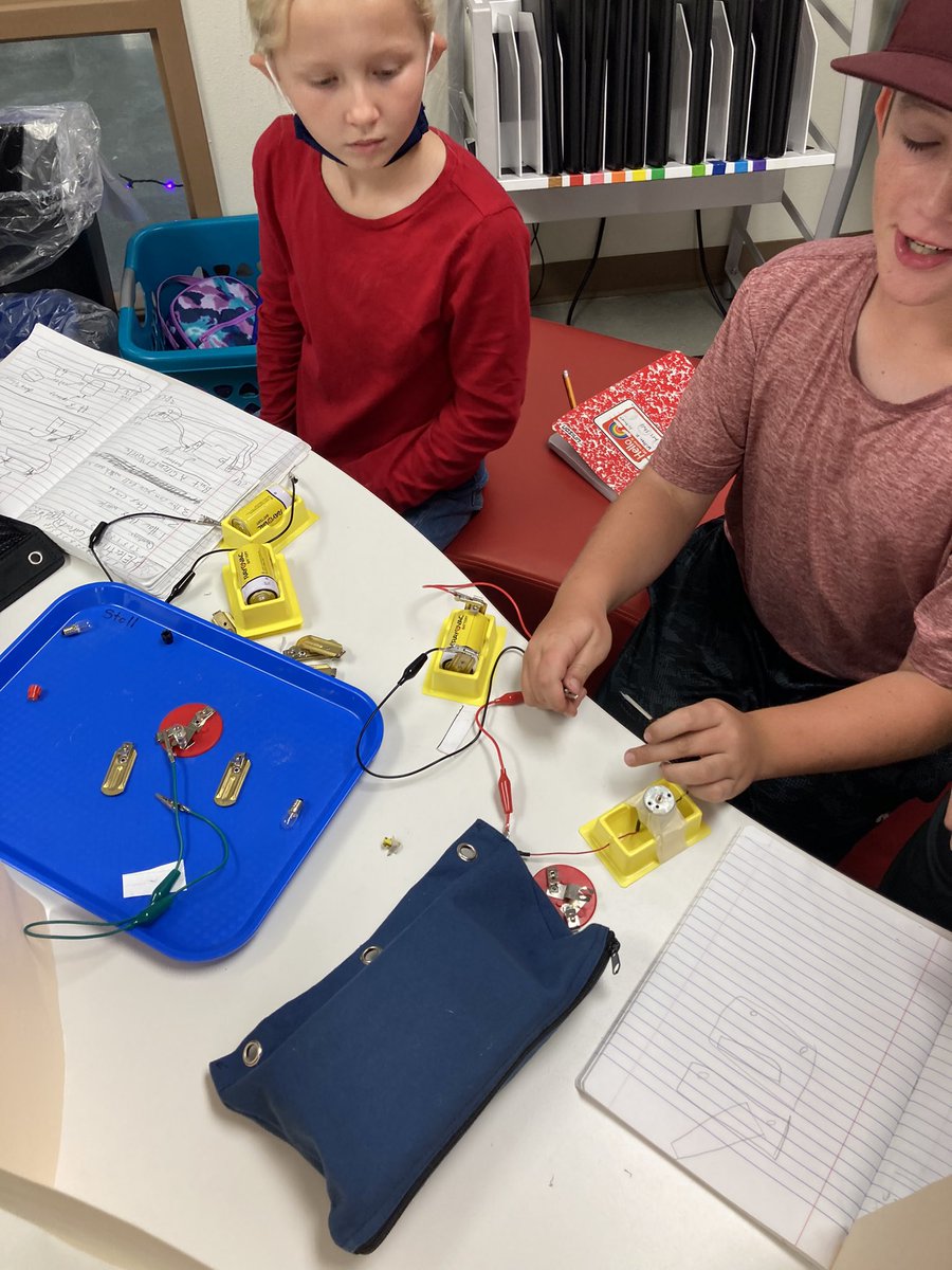 lisahstoll's tweet photo. “Best day ever!” Sts love building circuits! #sycamoreye5 #beginwithendinmind https://t.co/hTFLX1s2aP