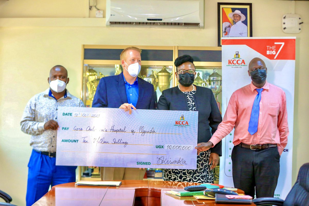 Today KCCA joined hands with @CureUganda, Mbale, to support pediatric neuro-surgery &amp; treatment of children suffering from neurological conditions like  hydrocephalus. The platinum donation of 10M will go toward the Brain Surgery Run 2021 starting Saturday
bit.ly/2Z1Adji