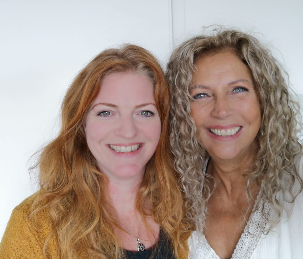 Eefke Peeters (@eefkepeeters_) on Twitter photo Vandaag mocht ik met <a href="/YvetteRooding/">Yvette Rooding</a> in gesprek voor mijn nieuwe magazine. Ik ben zo dankbaar voor HX Magazine dat mij bij zulke mooie mensen brengt. hx-magazine.nl #mindblowing #heks #Magazine #lichtwerker #positief #dankbaar Vandaag mocht ik met <a href="/YvetteRooding/">Yvette Rooding</a> in gesprek voor mijn nieuwe magazine. Ik ben zo dankbaar voor HX Magazine dat mij bij zulke mooie mensen brengt. hx-magazine.nl #mindblowing #heks #Magazine #lichtwerker #positief #dankbaar