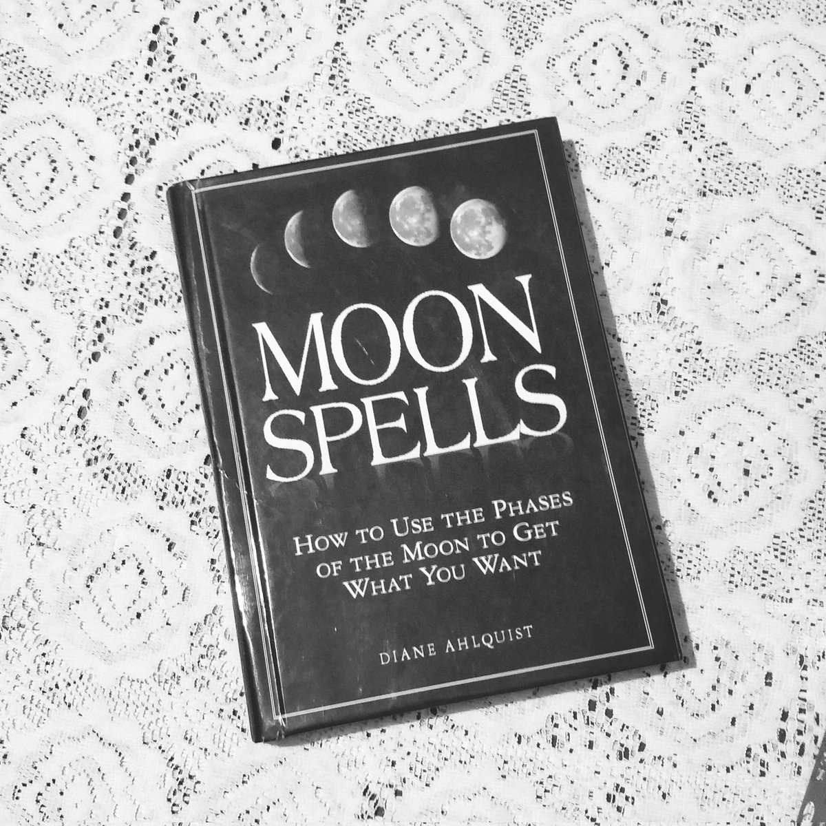 imnmo's tweet photo. A good book.
Yes, the practical aspect is due. But wanna recommend if anyone into all this.

#Moon #MoonSpells #GreenFortune #BookRecommend #Magick #Spellcrafting https://t.co/NJ837beNLZ https://t.co/atwdBGiWYR