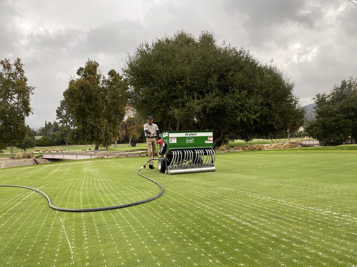 DryJectSW's tweet image. Clean 3x3” @DryJect on this cloudy morning at Oakmont CC! Following-up with a quick @MaredoBV core.