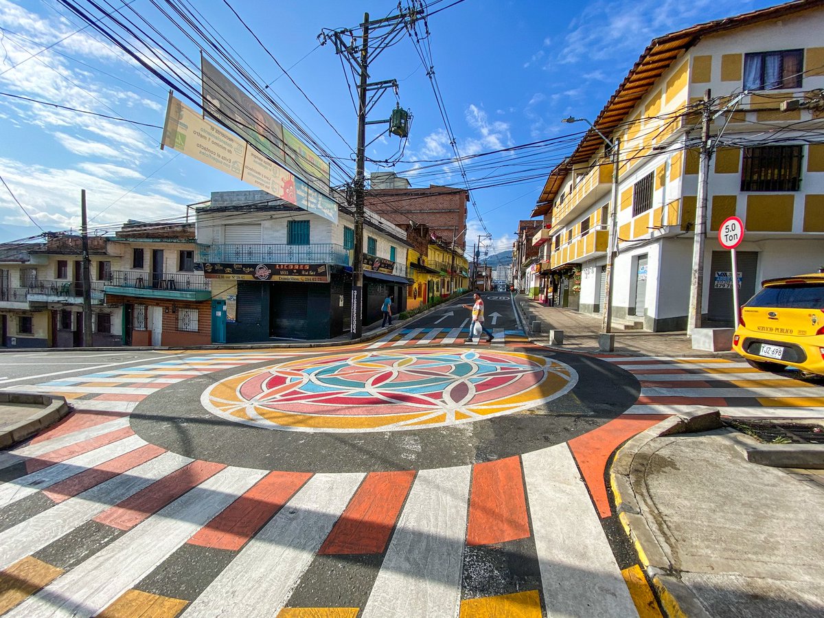 arquiurbanotau's tweet photo. Procesos CALLES VITALES
Paso Seguro 🚸 La Flor de la VIDA 🌸
Piloto de Urbanismo Táctico Cra. 59
📍La Estrella / Antioquia 🇨🇴
#tacticalurbanism
Año: 2020
.
*Un proyecto de: @AlcaldEstrella #SepBIO
*Aliado: Aseo Siderense
*Equipo: @arquiurbanotau + Fund. @pintuco_oficial https://t.co/BQrH1c8gAH