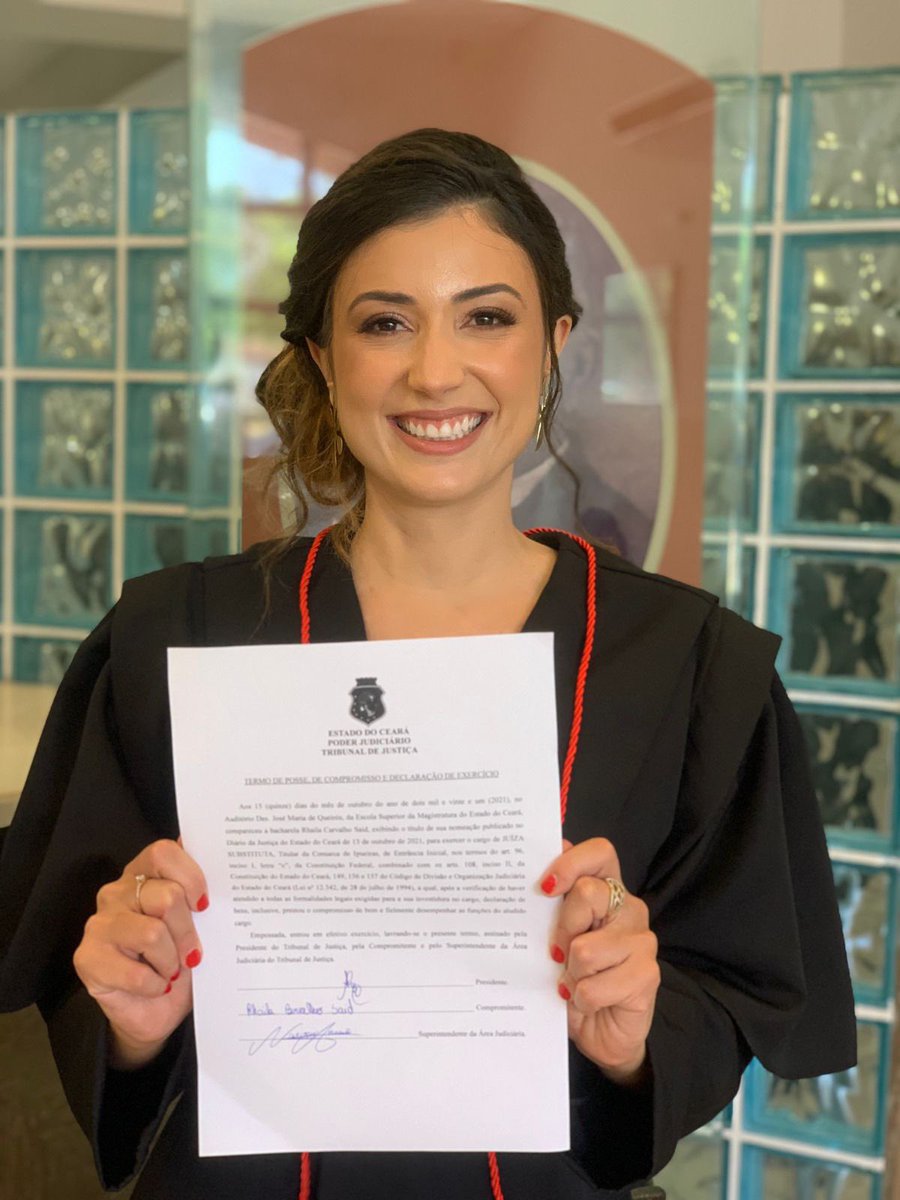 RhailaSaid's tweet image. Uma foto por aqui também. Oficialmente Juíza de Direito.