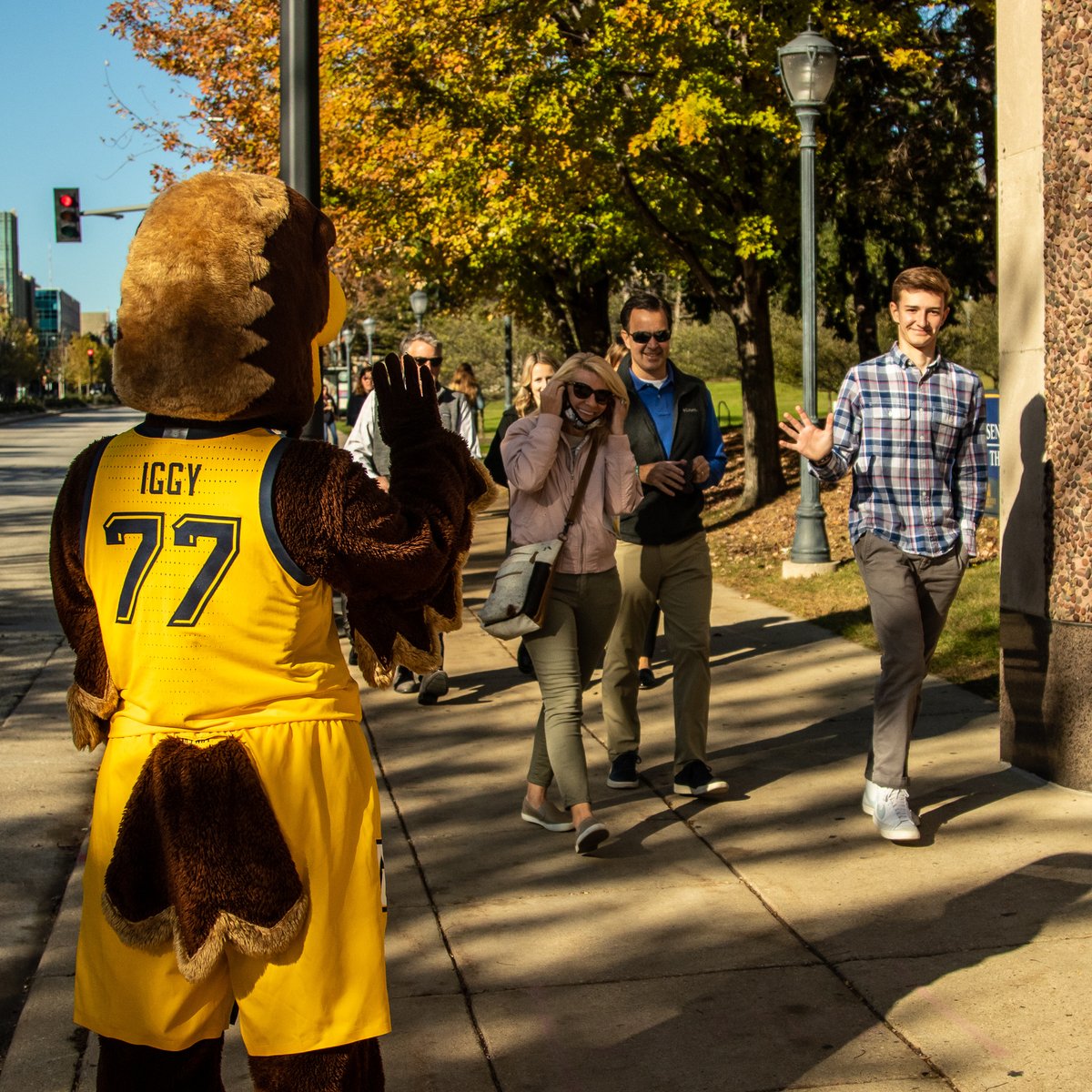 MUAdmissions's tweet photo. What a perfect day we had on campus yesterday for our final Discovery Days Open House of 2021! We loved seeing so many new faces, we had more than 1,000 visitors, and sharing the Marquette experience. We look forward to seeing many of you on campus next fall! #wearemarquette https://t.co/H3N2adOKJR
