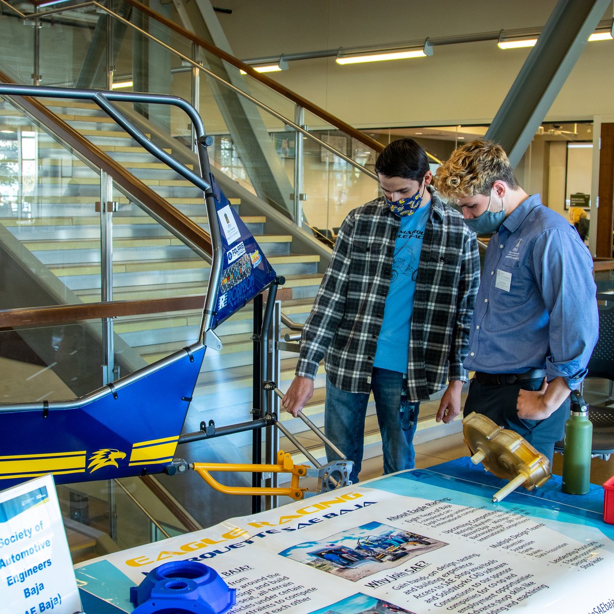 MUAdmissions's tweet photo. What a perfect day we had on campus yesterday for our final Discovery Days Open House of 2021! We loved seeing so many new faces, we had more than 1,000 visitors, and sharing the Marquette experience. We look forward to seeing many of you on campus next fall! #wearemarquette https://t.co/H3N2adOKJR