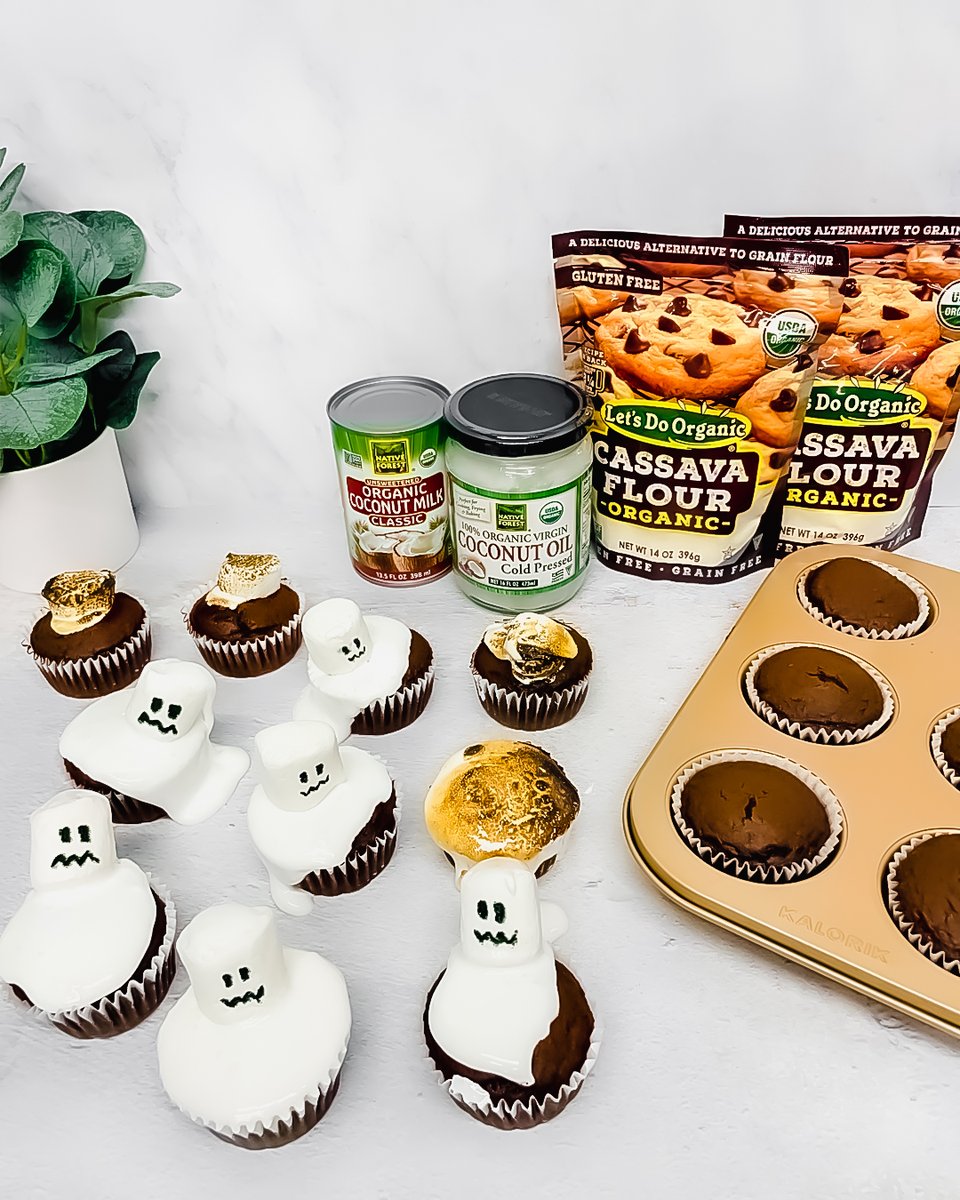 Kalorik's tweet photo. Calling all #HalloweenLovers: we teamed up with @EdwardandSons to make your #Halloween spook-tacular. Here's how to #EnterToWin the Kalorik MAXX #BakingSet & the ingredients you need to make these fa-BOO-lous #GhostCupcakes. #Giveaway #CookwithKalorik https://t.co/vHrZ1DDtPZ https://t.co/NVbB2JpicX