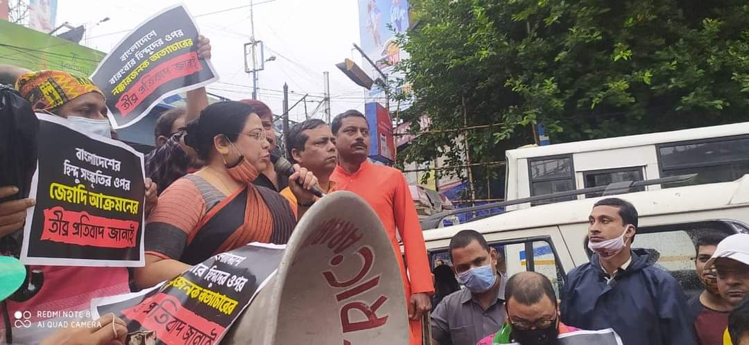 DebasreeBJP's tweet photo. Today's Protest at Gariahat, Kolkata against the attack on Hindus in Bangladesh by radical Jihadi Mob. @BJP4Bengal #SaveBangladeshiHindus https://t.co/HutbcQUSFh