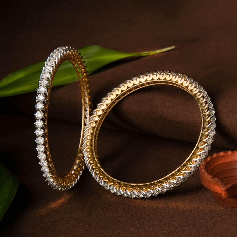 DiamondMela's tweet photo. A divine statement of ethnicity!
SKU #19J289282104-PS001-1

#diamondjewellery #diamondbangle #goldbangles #trendydesigns #exclusivebangles #roundbangledesign #fancydesigns
#beautifuldesign #fancybangles #realdiamondkada
#readytoship #morethan30000products #igicertified https://t.co/yOsL9SFtfQ