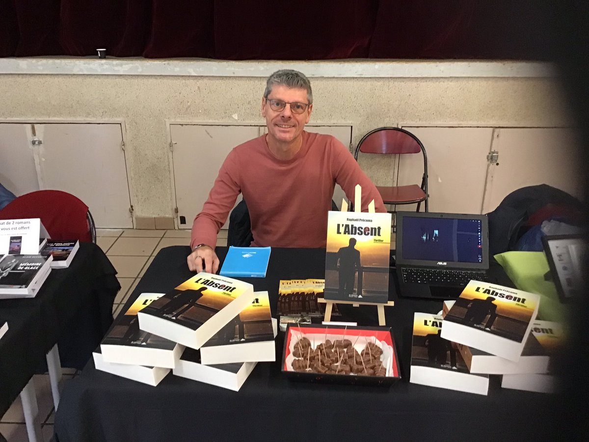 PrecomaRaphael's tweet photo. Bonjour. Merci aux nombreux lecteurs, lectrices, qui sont repartis du salon de Châtonnay avec L’Absent. Je leur souhaite un très bon moment de lecture en ma compagnie. Je vous souhaite une très belle semaine. #livre #raphaelprecoma #roman #thrillers #ecrivaindemoissieu #polars https://t.co/rV3ZS5NBTu