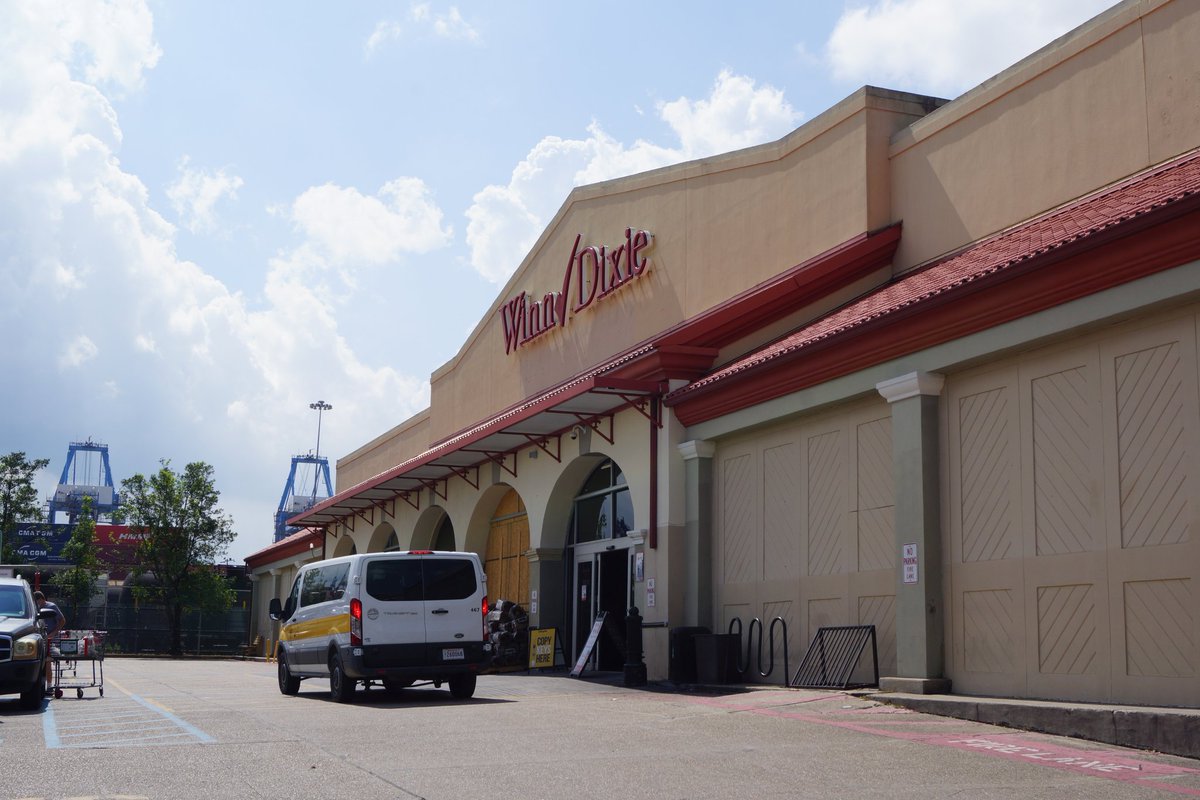DingDingDennis's tweet photo. I don't dig their politics, but a quick tour of Winn-Dixie was in order as we enjoyed the afternoon in #NewOrleans. Verdict: meh.
#NotSoMuchWinning #Meh https://t.co/9A08KTMdhI