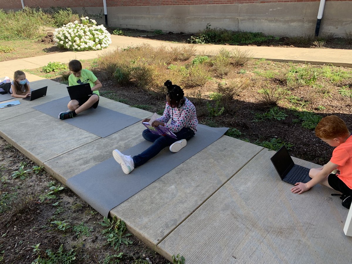 MrsDecerbo3rd tweet media