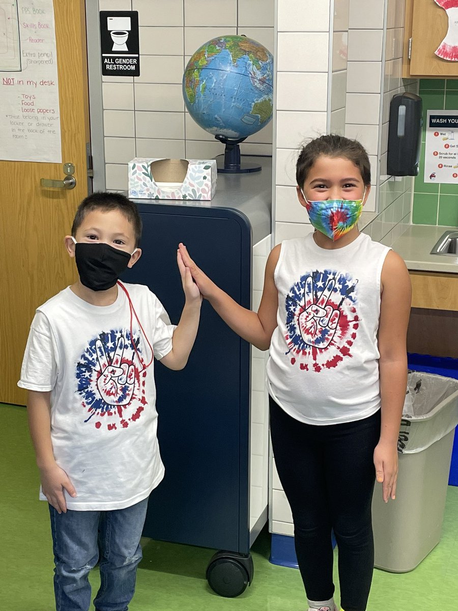 Red white and blue day! School spirit! #warriorpride #twins <a href="/CHEThirdGrade/">Kohl/Mathews/Neave</a>