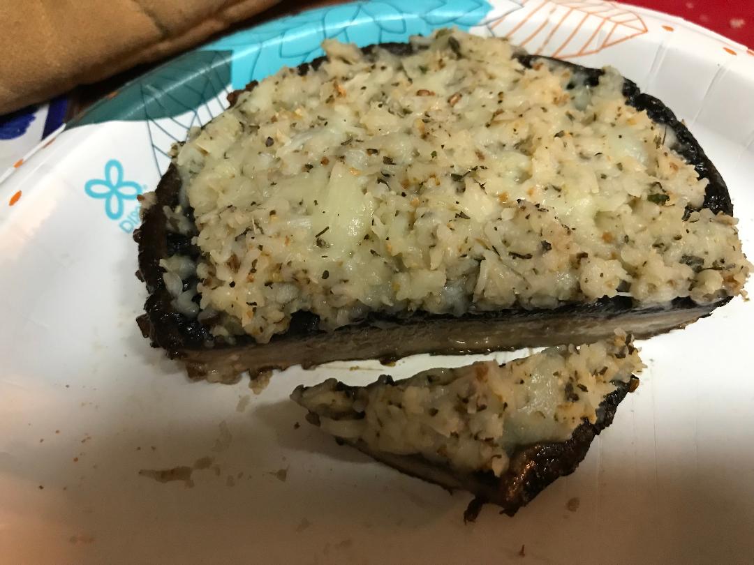 kalazarLuvsBenC's tweet photo. #IHATEFedEX
Sitting and waiting for FedEx to show up. AGAIN!
For consolation, I made cheese stuffed portobella caps. Mozzarella, Gruyer aand Parmasan cheese with Garlic salt and Flatiron pepper and black pepper. Soooo good https://t.co/LsjLZ9cXQh