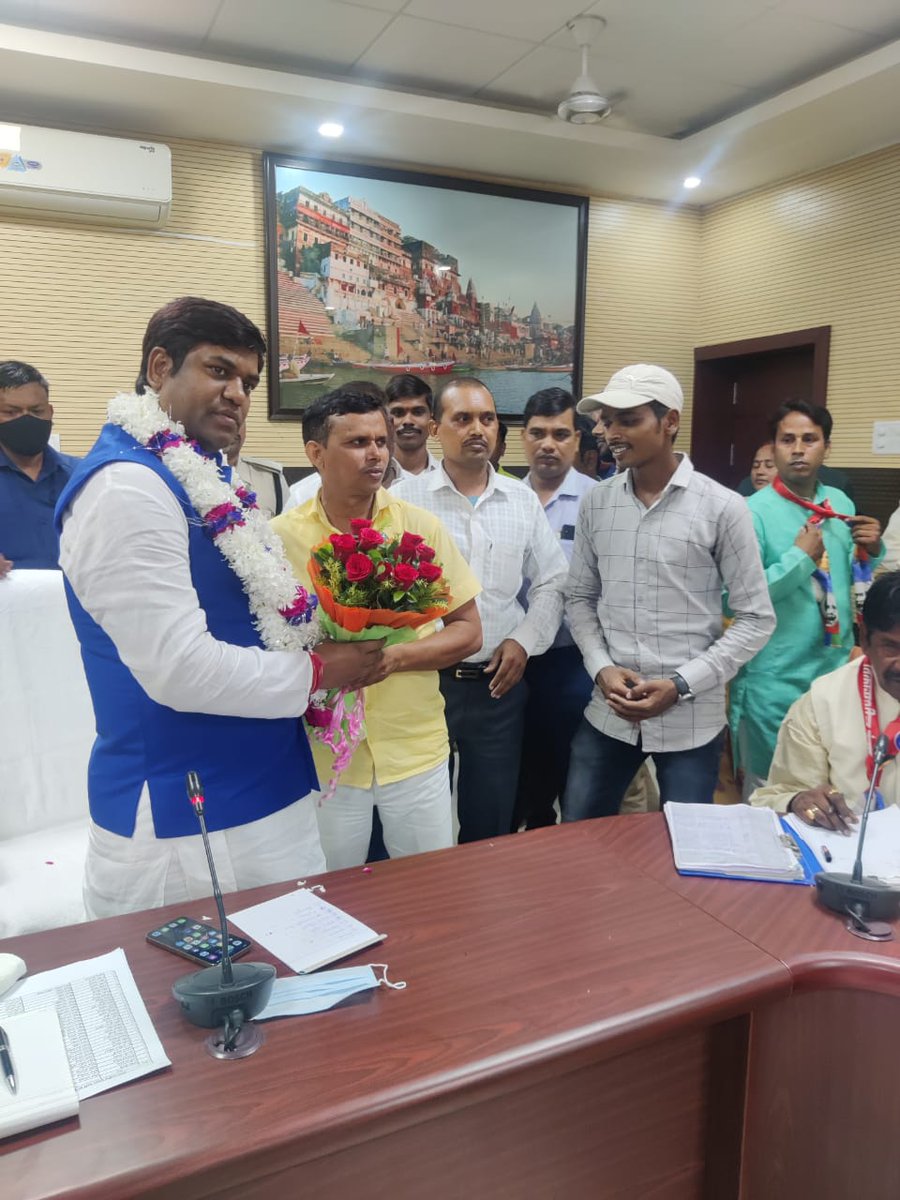 vippartyindia's tweet photo. वाराणसी में माननीय मंत्री श्री @sonofmallah जी ने पार्टी के वरीय पदाधिकारियों के साथ समीक्षा बैठक की।

बैठक में आगामी 28 अक्टूबर को वाराणसी में होने वाली जनसभा को लेकर विस्तार से बातचीत की गई। https://t.co/iffdpxJkxr