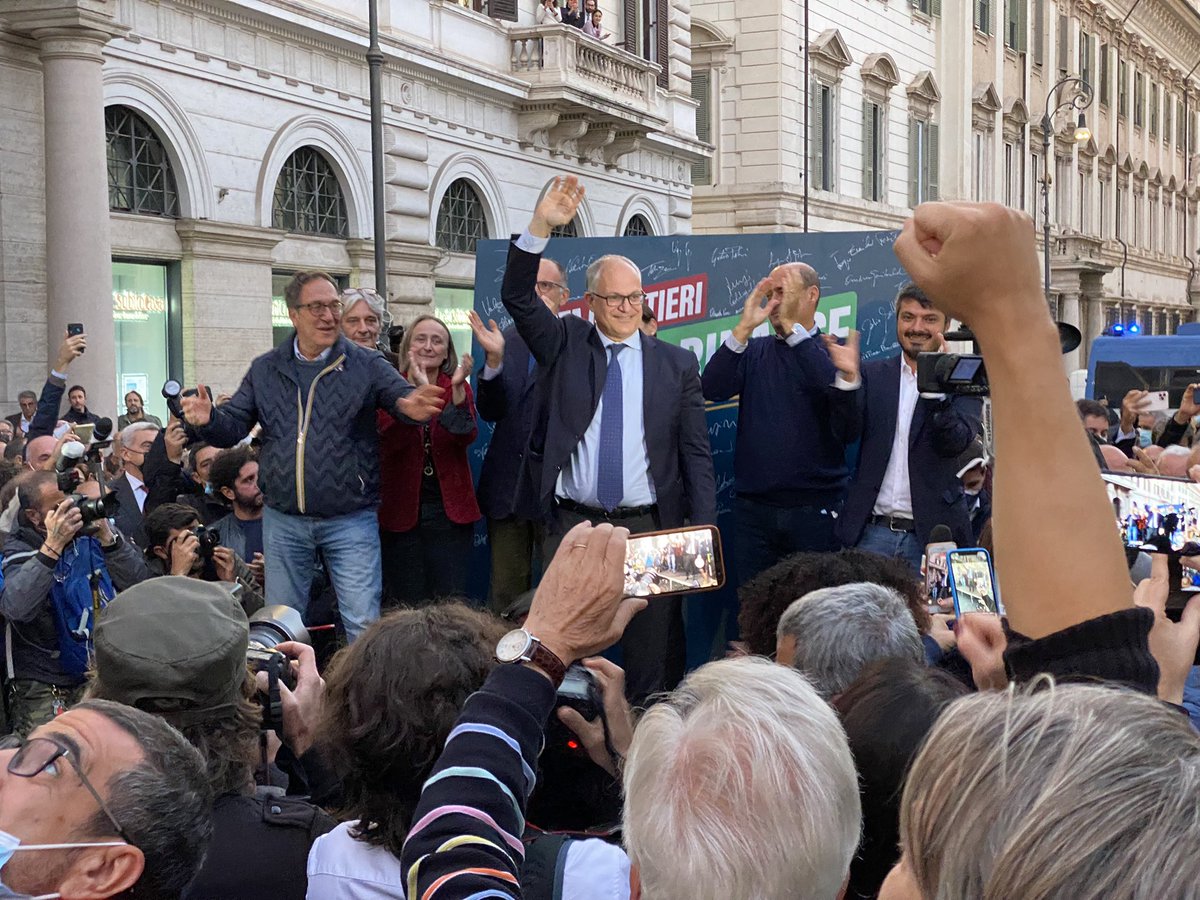 gualtierieurope's tweet photo. Grazie, grazie, grazie per questo splendido risultato. È un onore essere il sindaco di #Roma, la città più bella del mondo. Ora che abbiamo vinto lavoreremo per amministrarla, per governarla e per cambiarla! 
#GualtieriSindaco https://t.co/8VwRkO4Nha