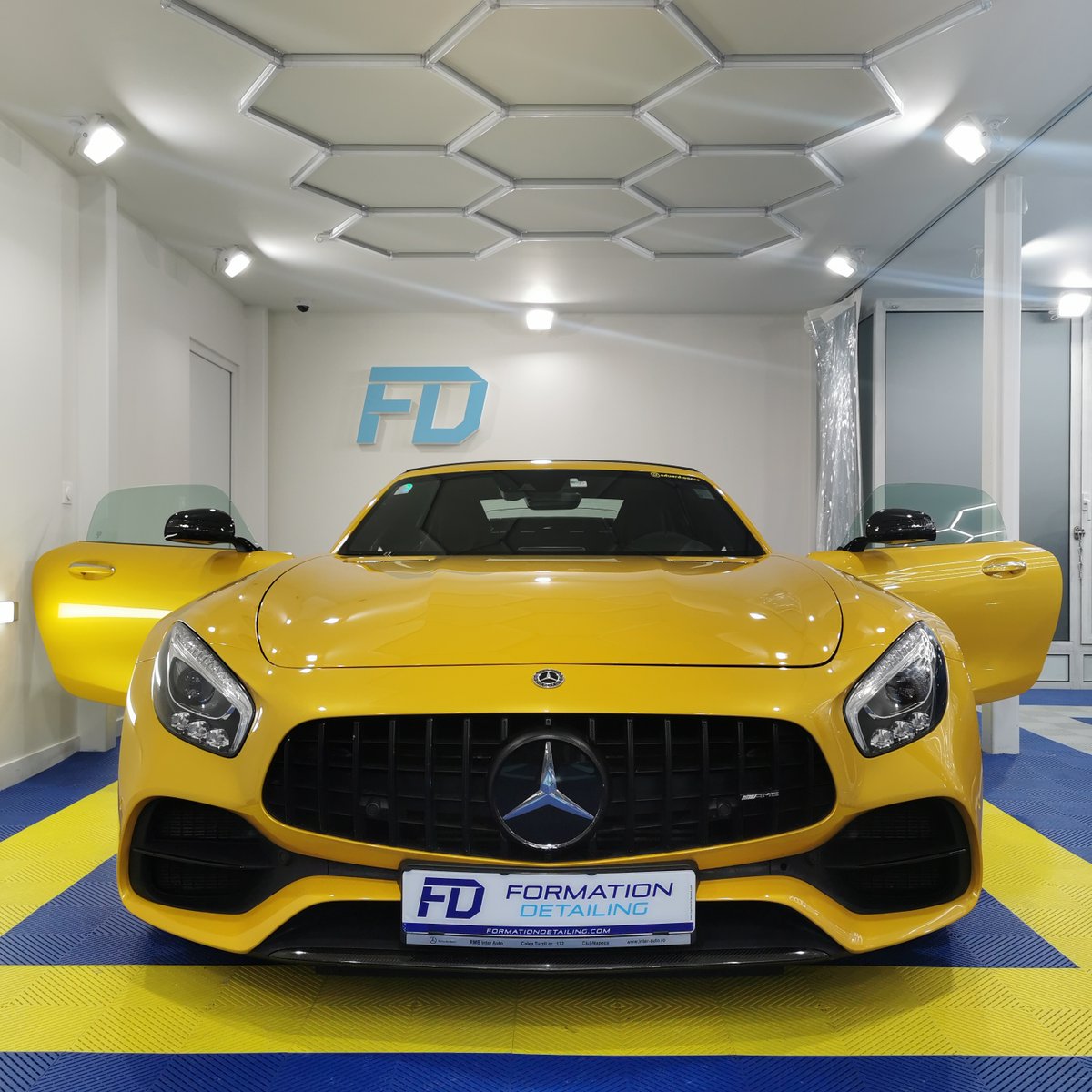 FD_Detailing's tweet photo. Avec la hausse du prix du carburant heureusement que ma voiture est partie chez formation detailing et qu'elle ne roule pas en ce moment ! #AMG #Amggtc #Amggtr #Supercar #Mercedesamg #Jesuisdetailer #carburant https://t.co/zKeKfMd22q
