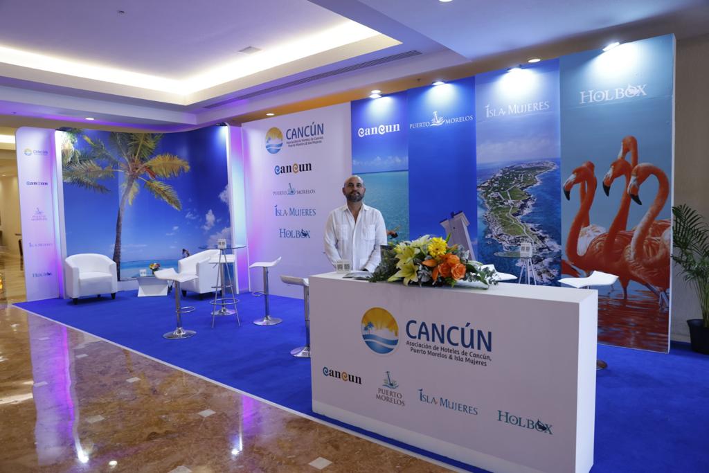 AHCancun's tweet photo. Más de 500 compradores y proveedores turísticos del mundo reunidos en el @CancunTrvlMart
Sin duda, #Cancún es un ejemplo de reactivación turística.

@CarlosJoaquin @robertocintron @MaraLezama @BlancaMerariPM @LiliCamposM @soyateneadeisla @TorrucoTurismo @juancarrillo58 https://t.co/TUUoVkPT2S